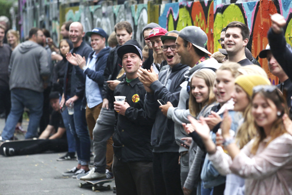 Crowd beim Barrel-Jump Crowd beim Barrel-Jump
