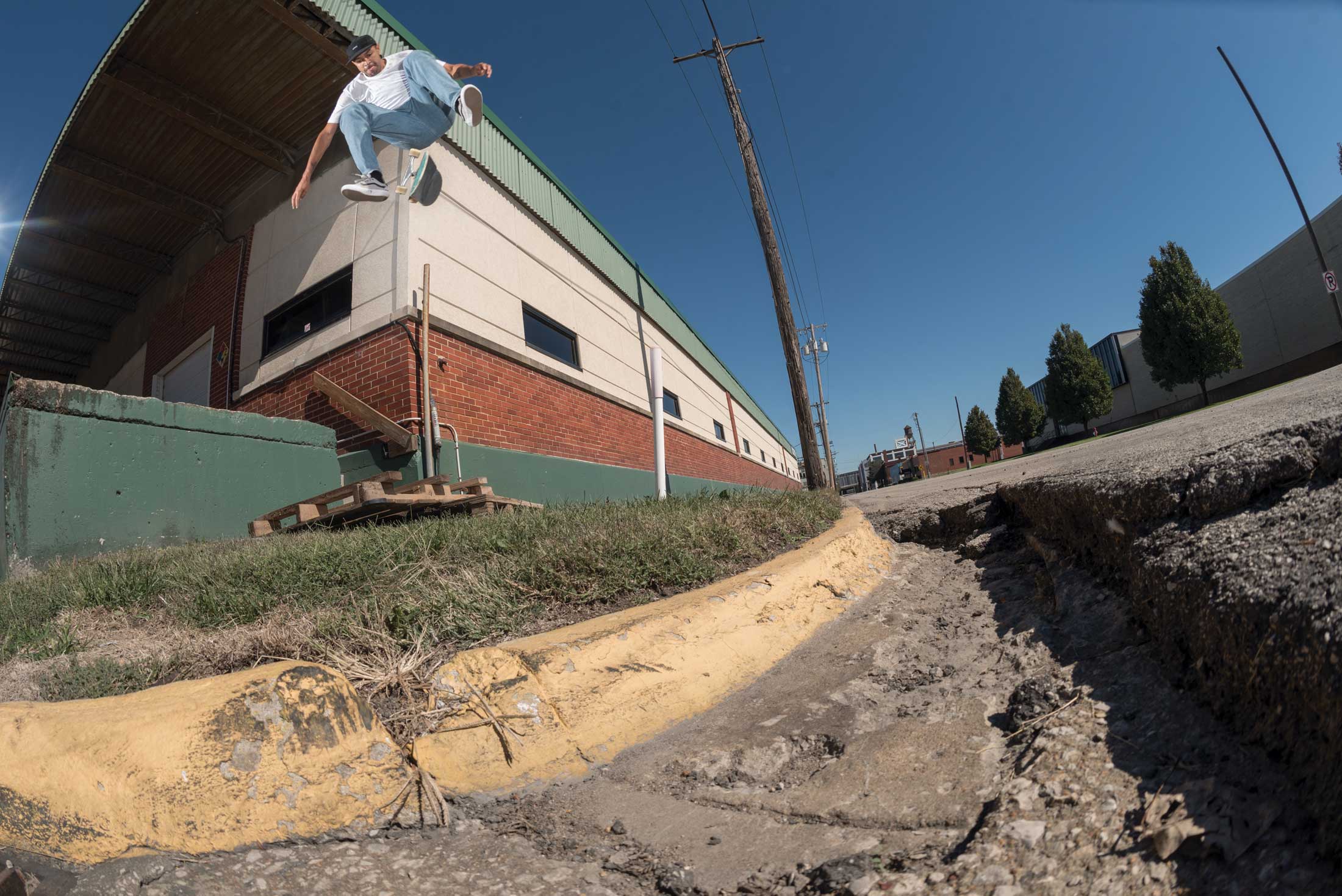 SP.18_Skate_ChimaPro2_Action_HARDFLIP_colormute_.jpg