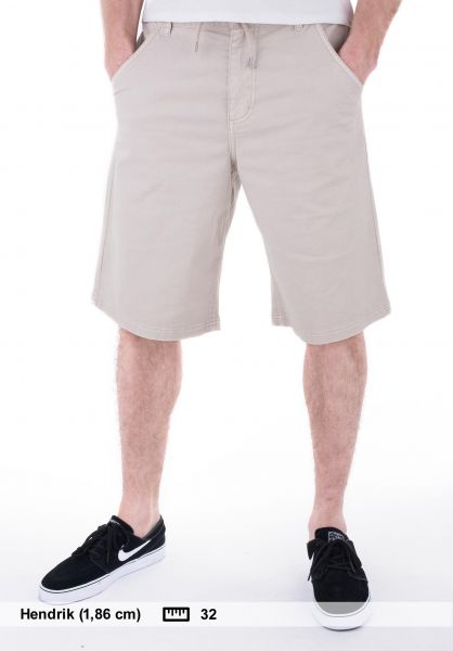 TITUS-Chinoshorts-Tom-khaki-summer-sale.jpg