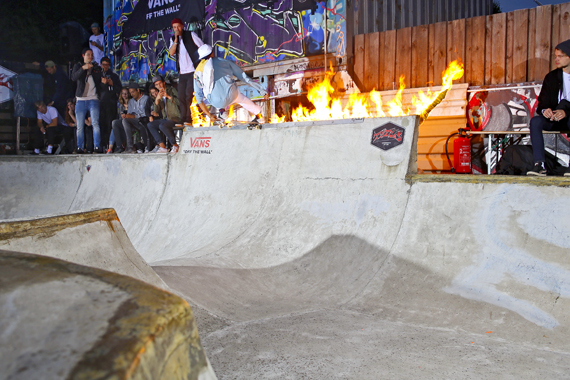 Daniel Vargas | Lien Tailslide durchs Feuer Daniel Vargas | Lien Tailslide durchs Feuer