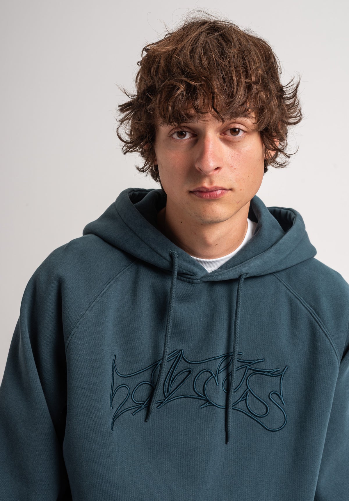 TITUS Classic Typo Hoodie blackfaded – Detailansicht 1