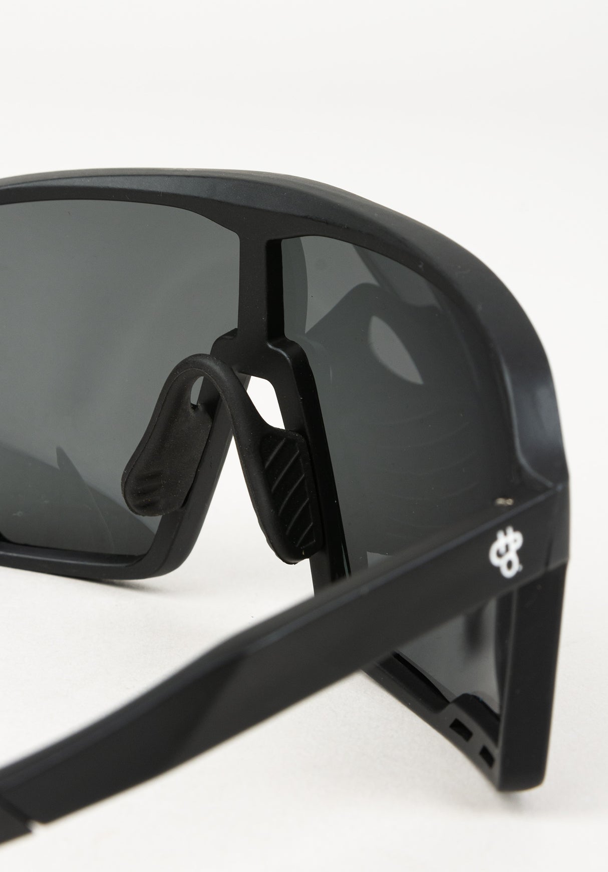 Henric black-black Closeup1
