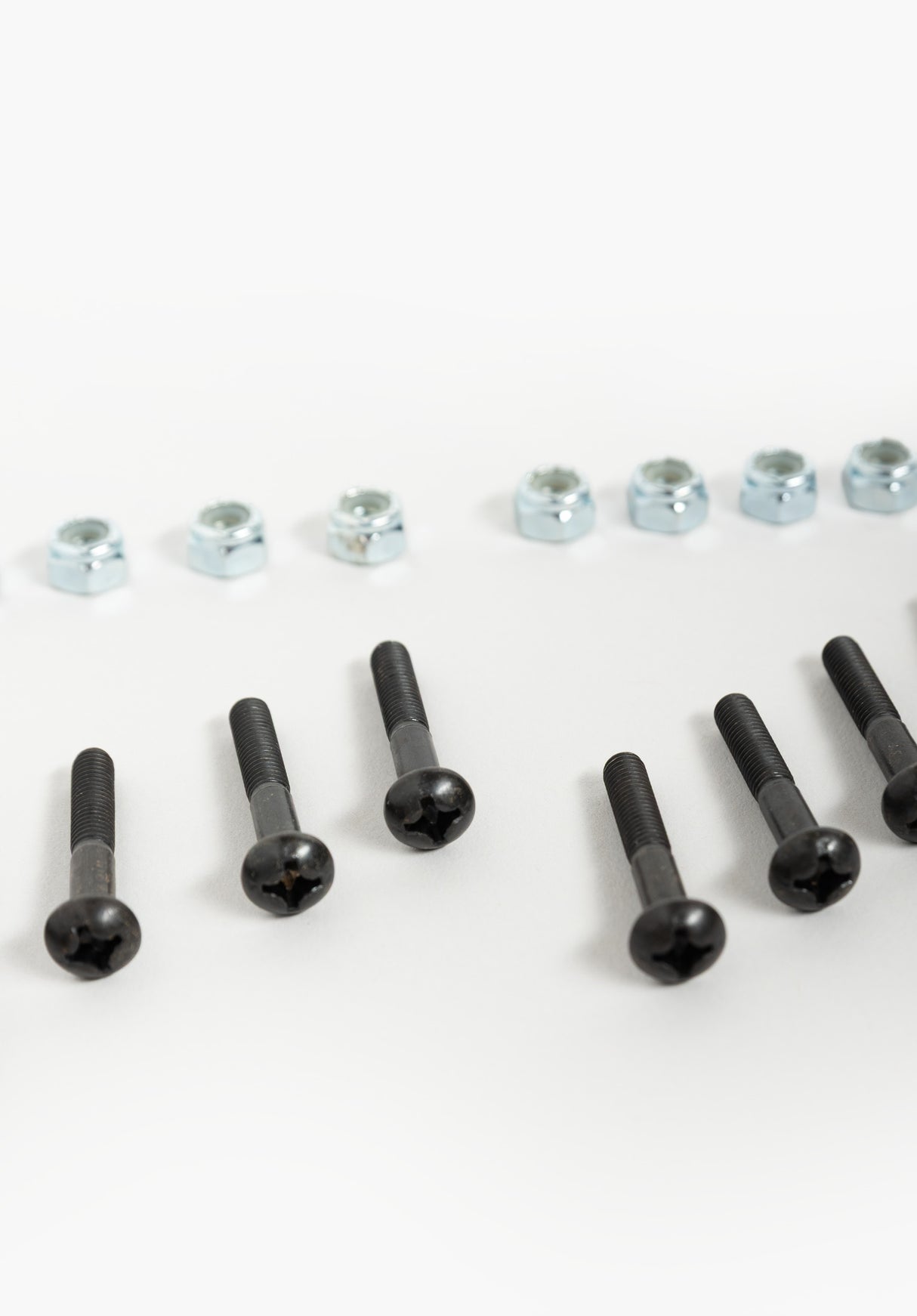 1-1/4-Kreuz Buttonhead black Rueckenansicht