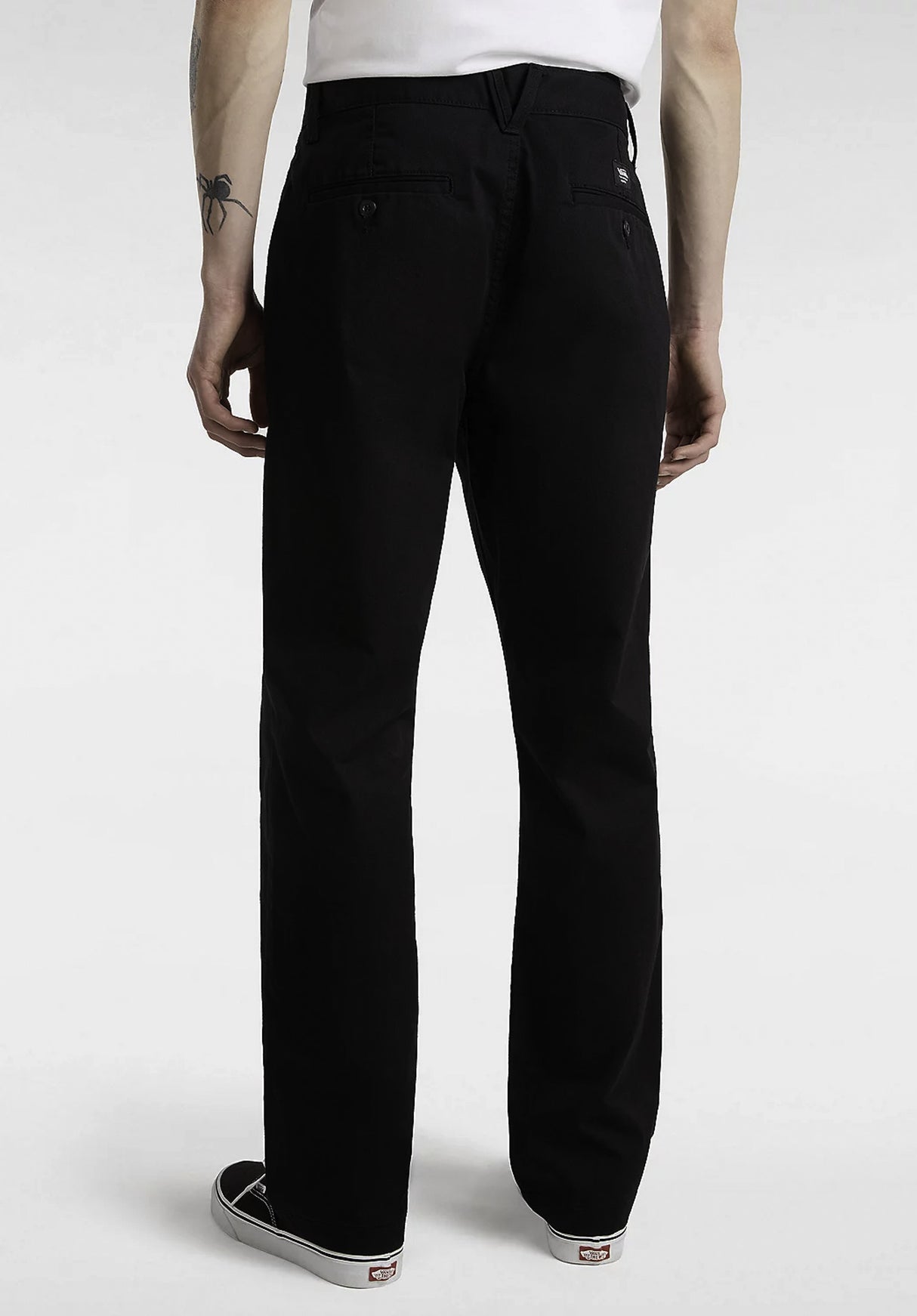 Authentic Chino Relaxed Pant black Rueckenansicht