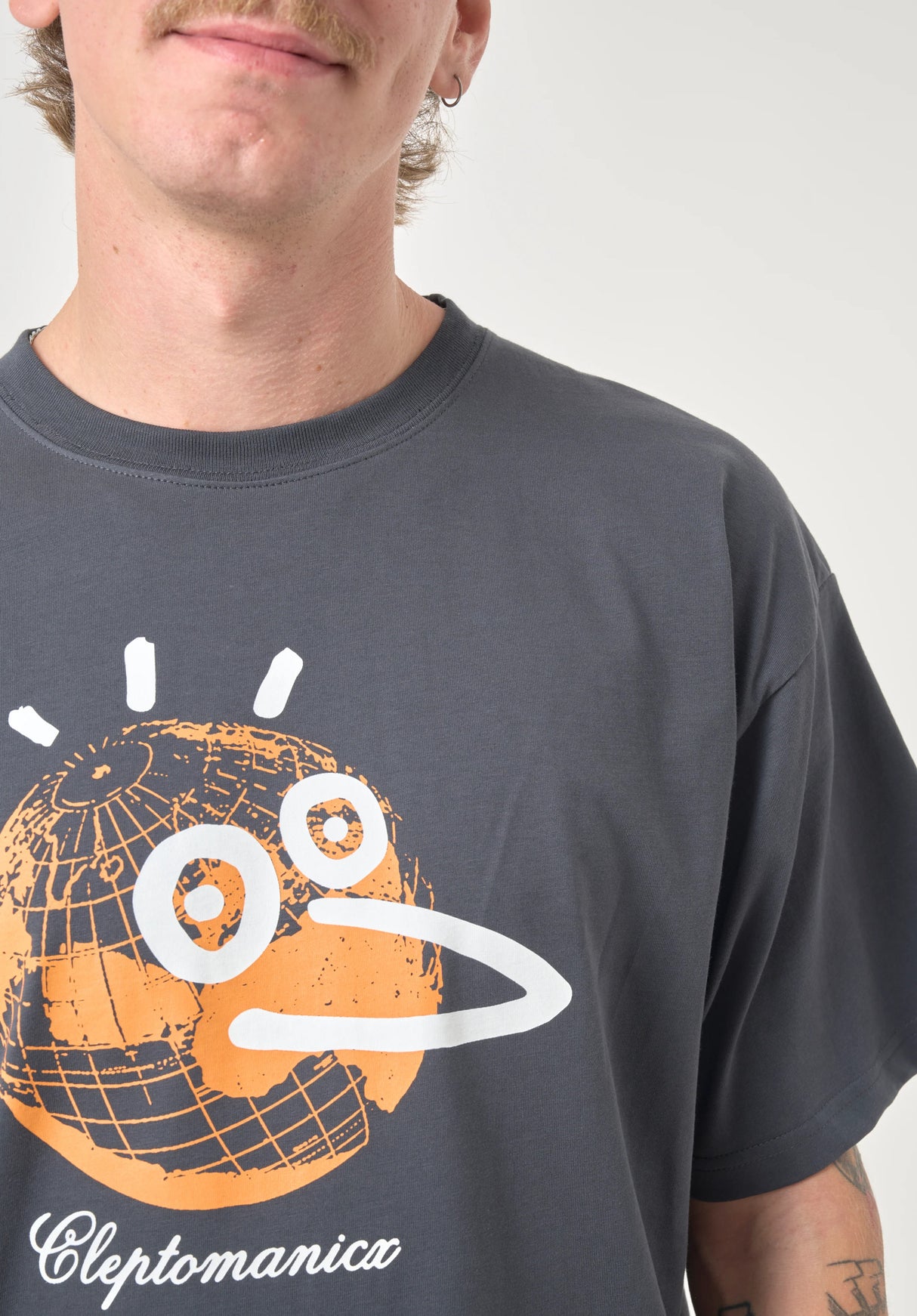 Gull Earth bluegraphite Closeup1