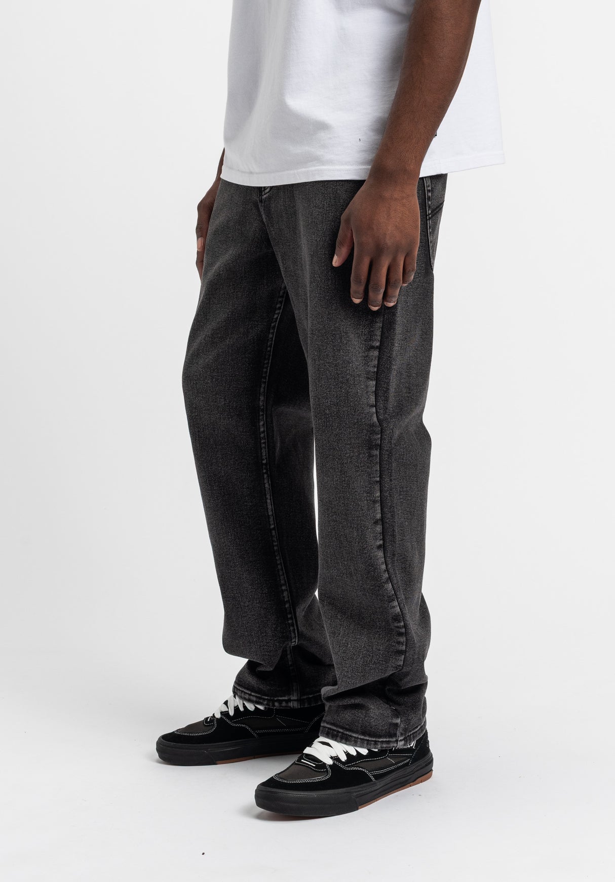 Taper Fit black-bleached Closeup1