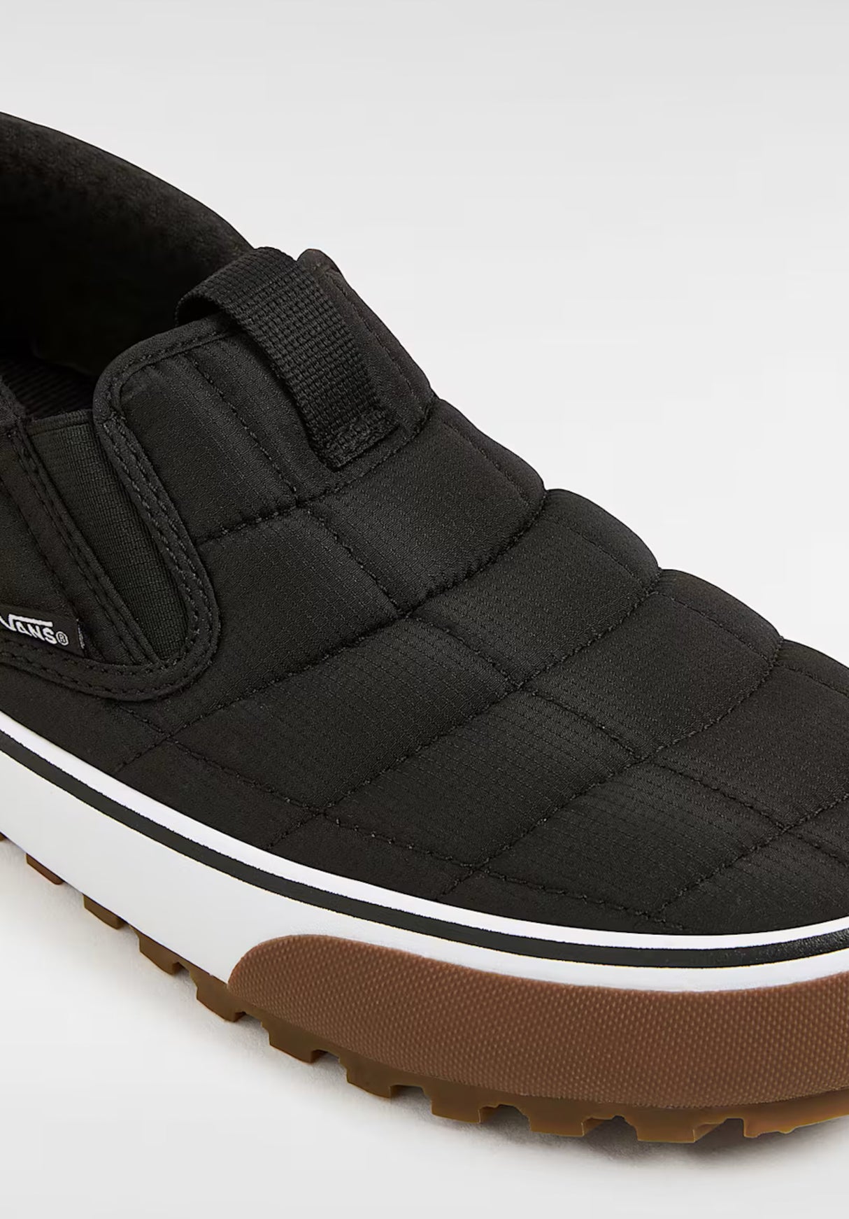 MTE Snow Lodge Slipper Mid quiltedblack Closeup2