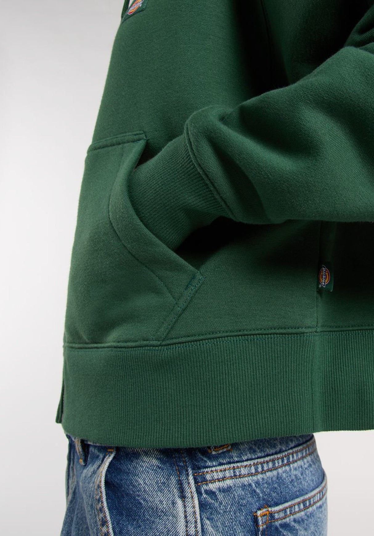 Oakport pineneedlegreen Closeup1