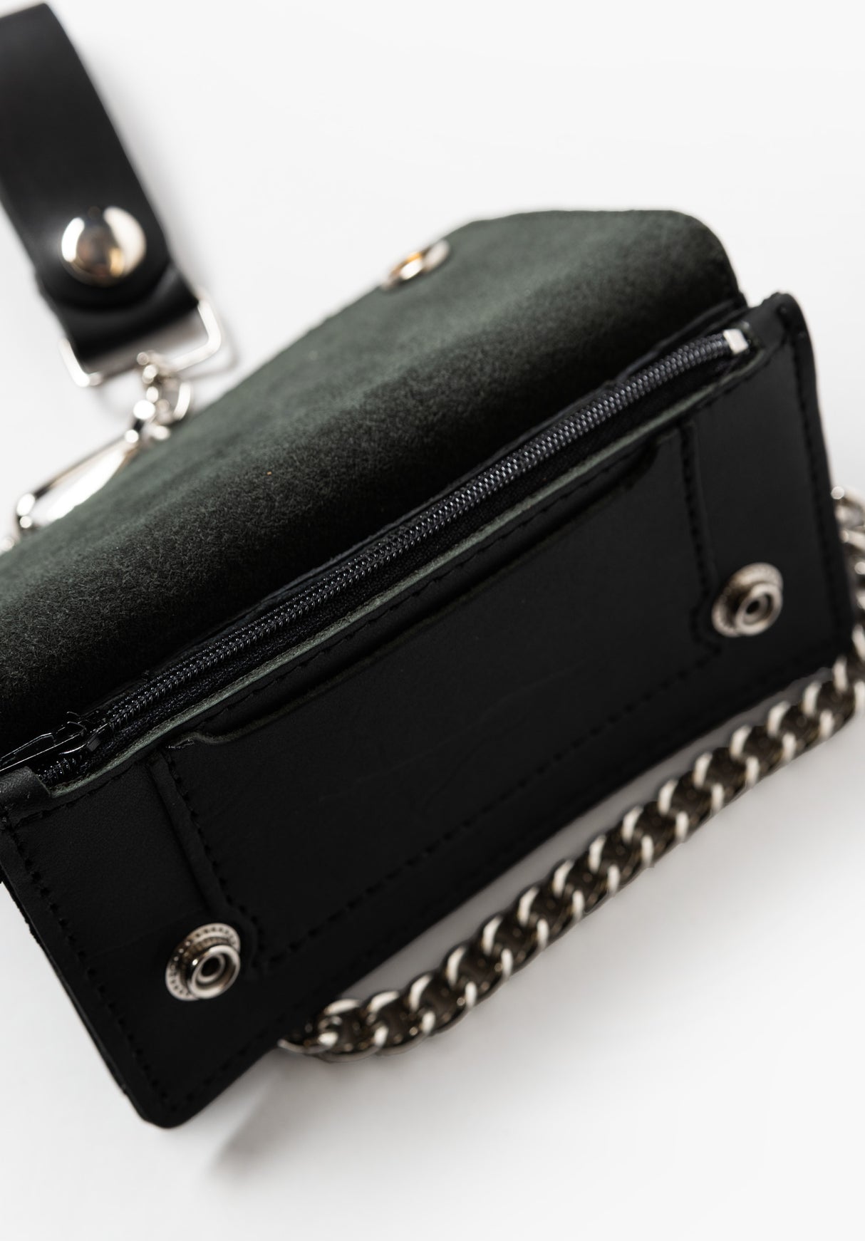 Cross Large Leather Chain Wallet black Closeup2
