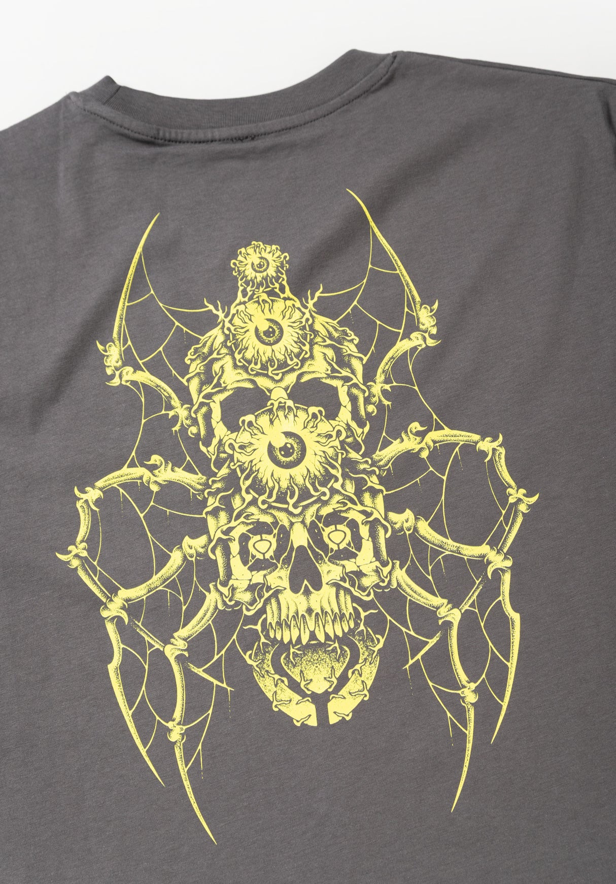 Trapped Tee antracite Rueckenansicht