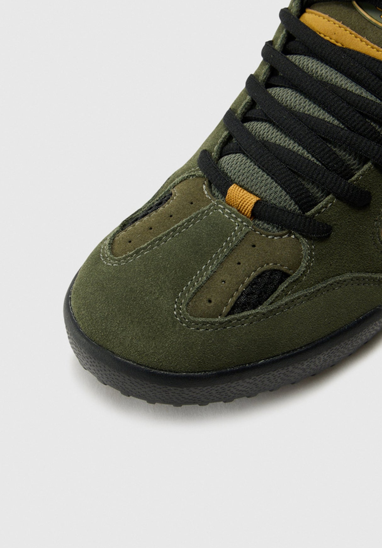 Quattro olive-black Seitenansicht