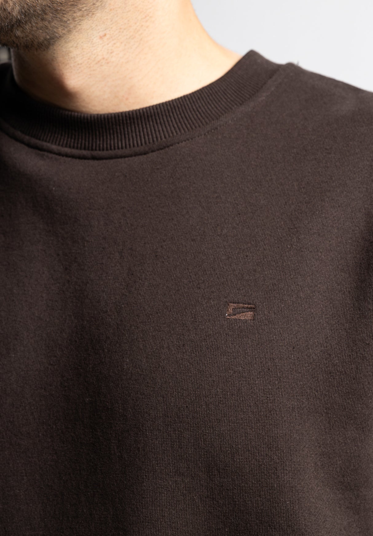 Easy Crew darkcoffee Closeup1