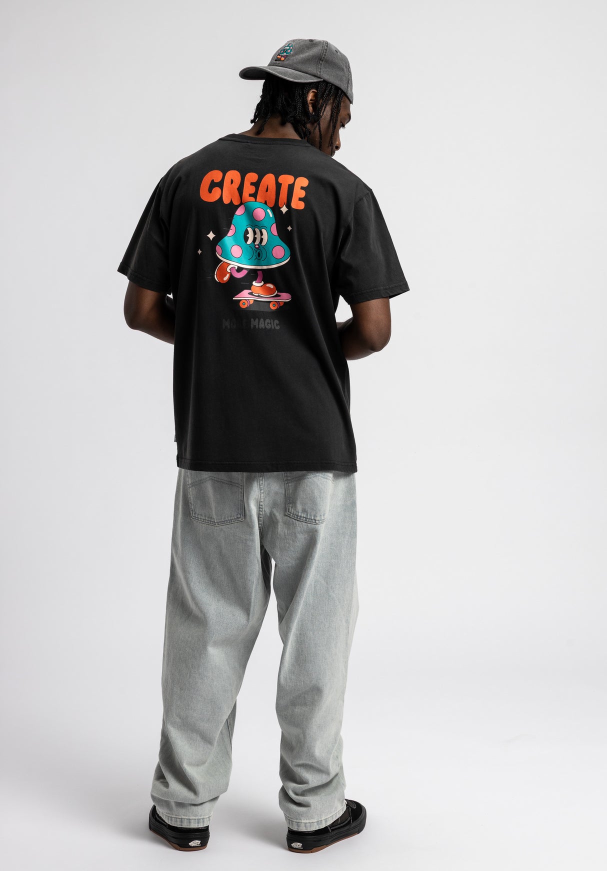 x YEYE WELLER Create more Magic blackfaded Closeup1