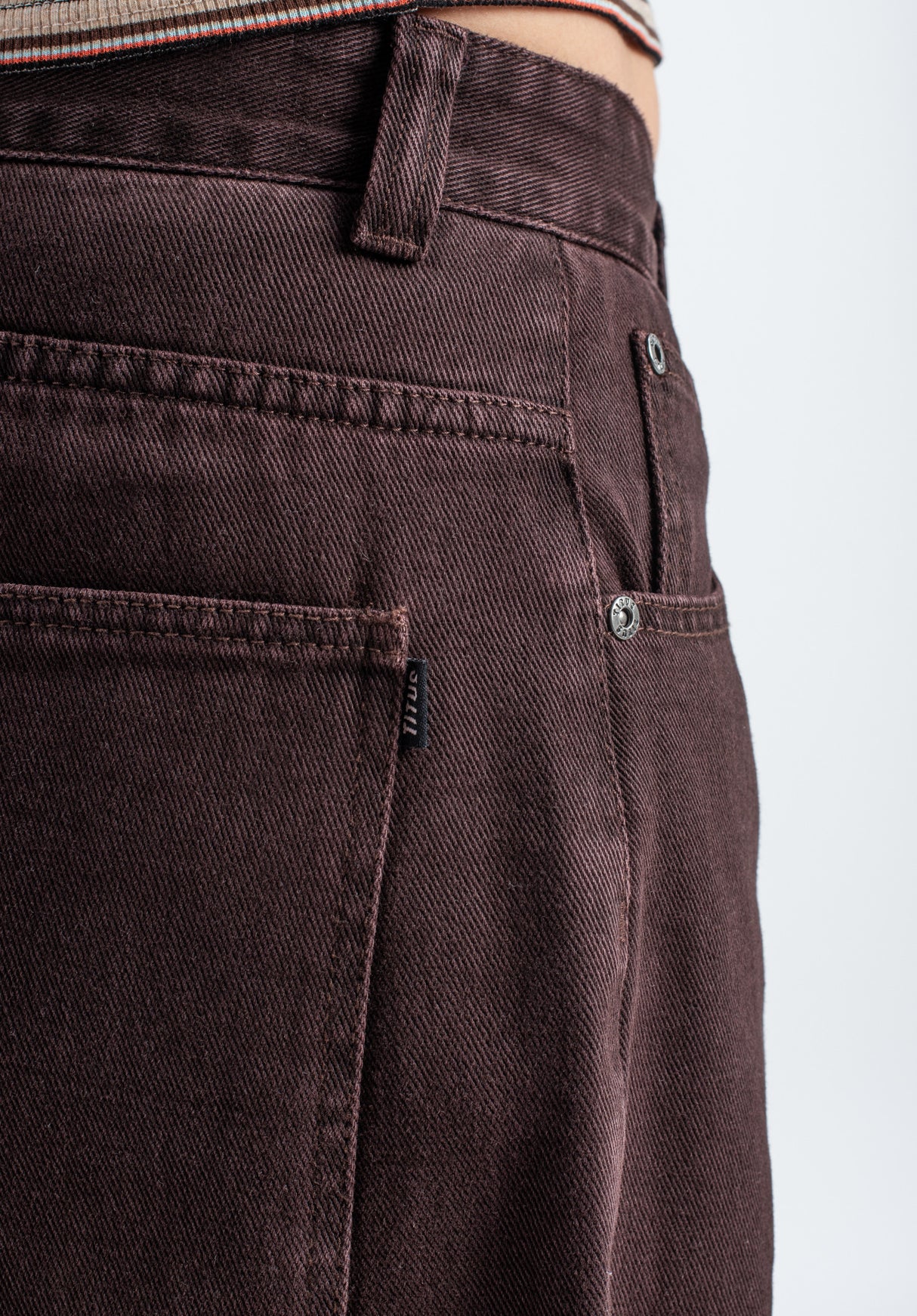Alby-Baggy darkbrownwashed Closeup1