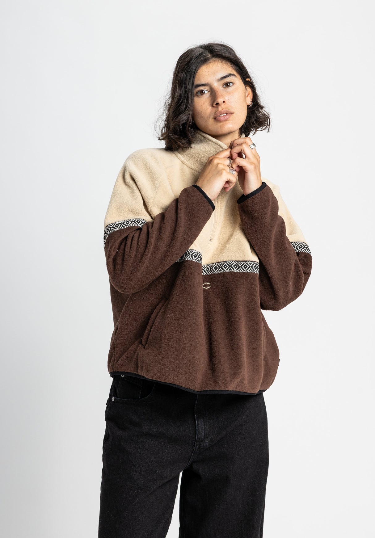 Jalma cream-darkbrown Closeup2