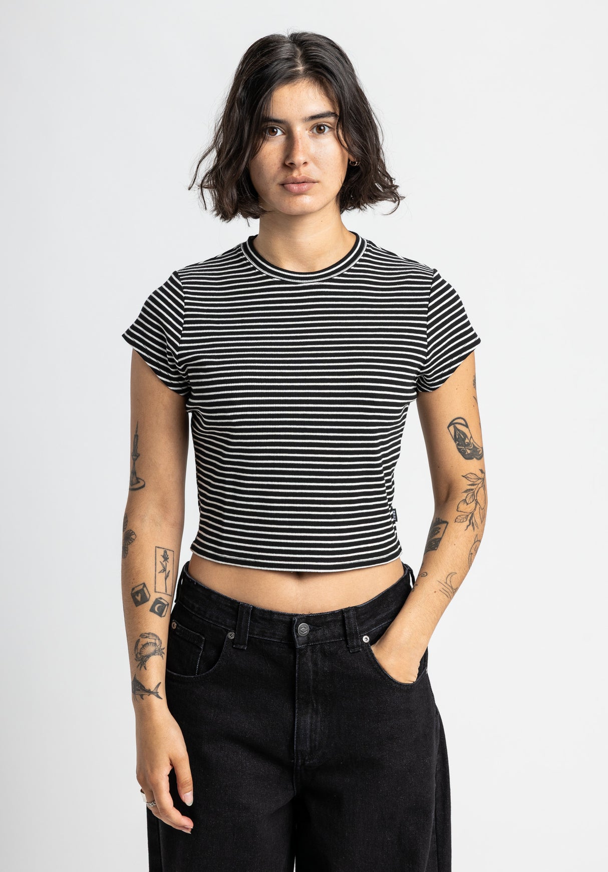 Simay black-white-striped Rueckenansicht