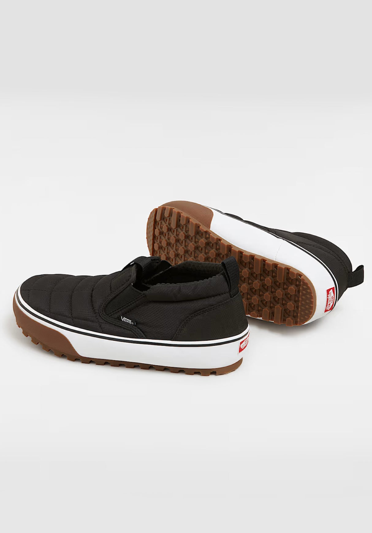 MTE Snow Lodge Slipper Mid quiltedblack Closeup1