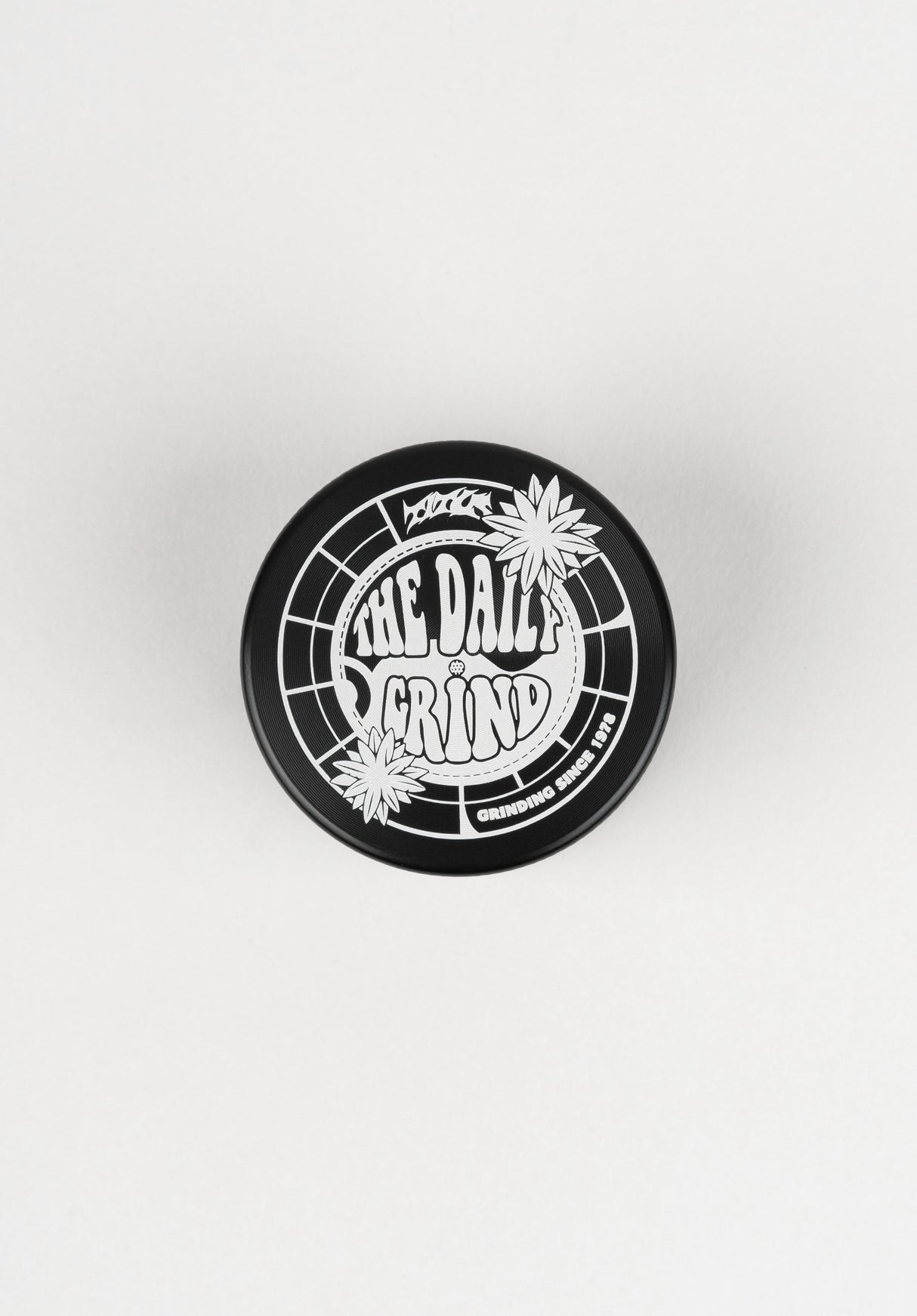 The Daily Grind Metal 4 Parts black-black Closeup1