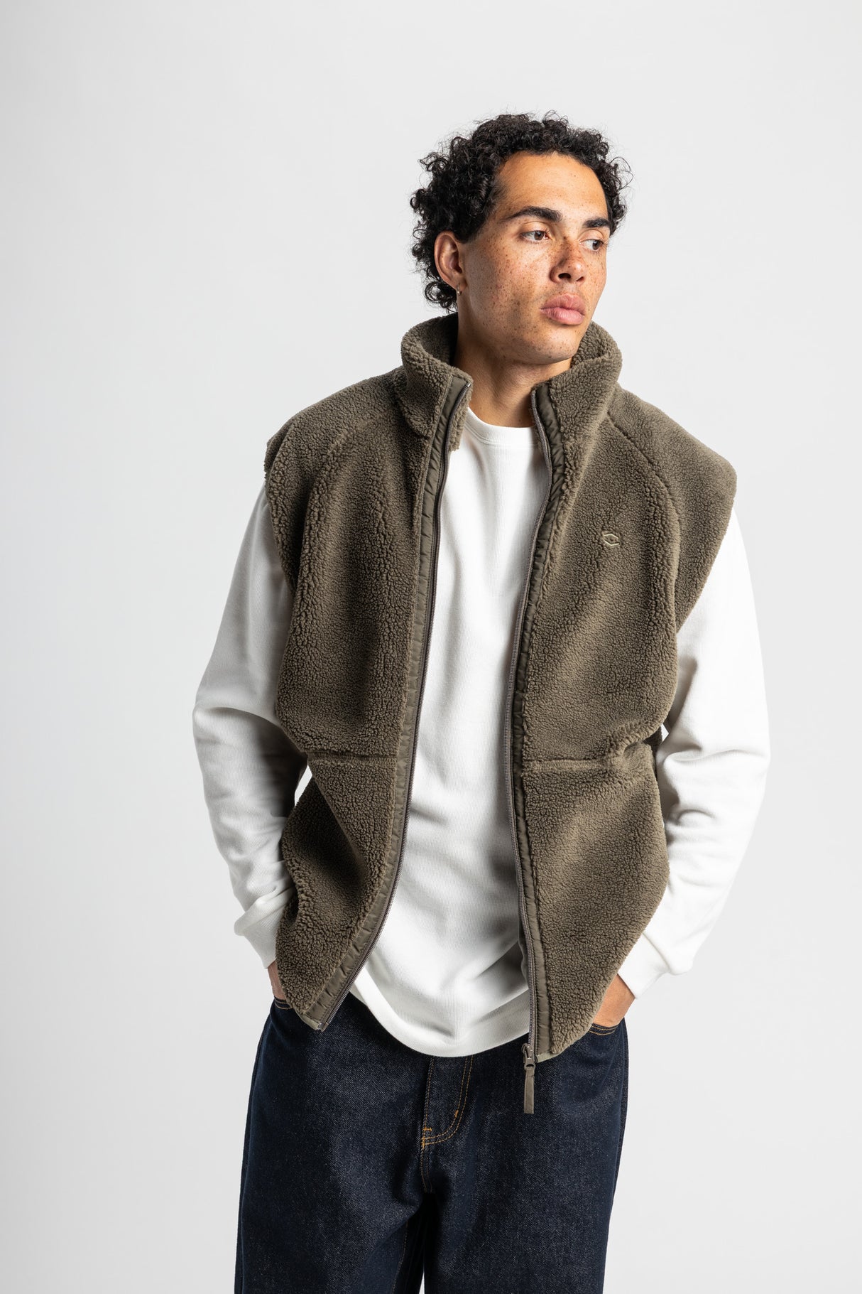 Ethan darkolive Vorderansicht