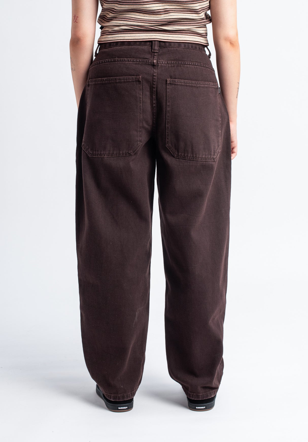 Alby-Baggy darkbrownwashed Rueckenansicht