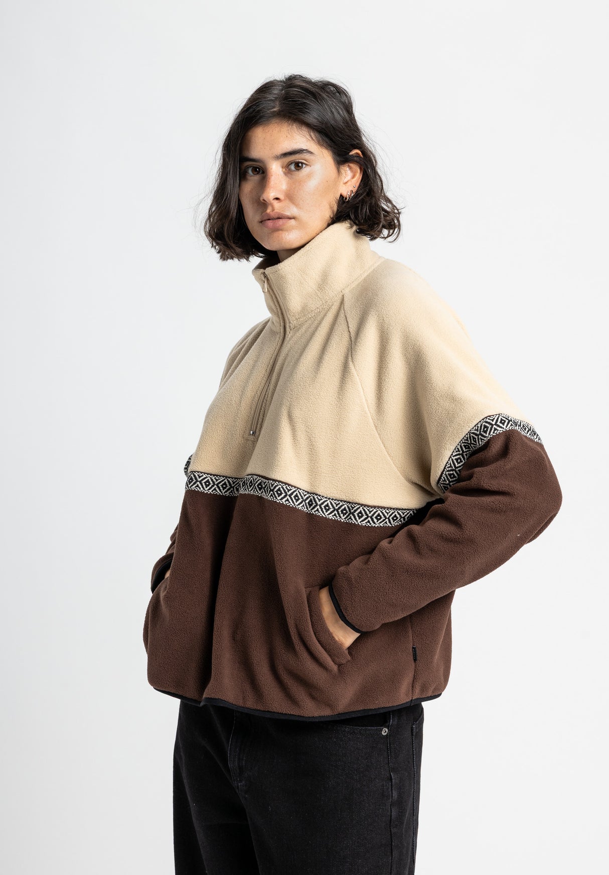 Jalma cream-darkbrown Closeup1