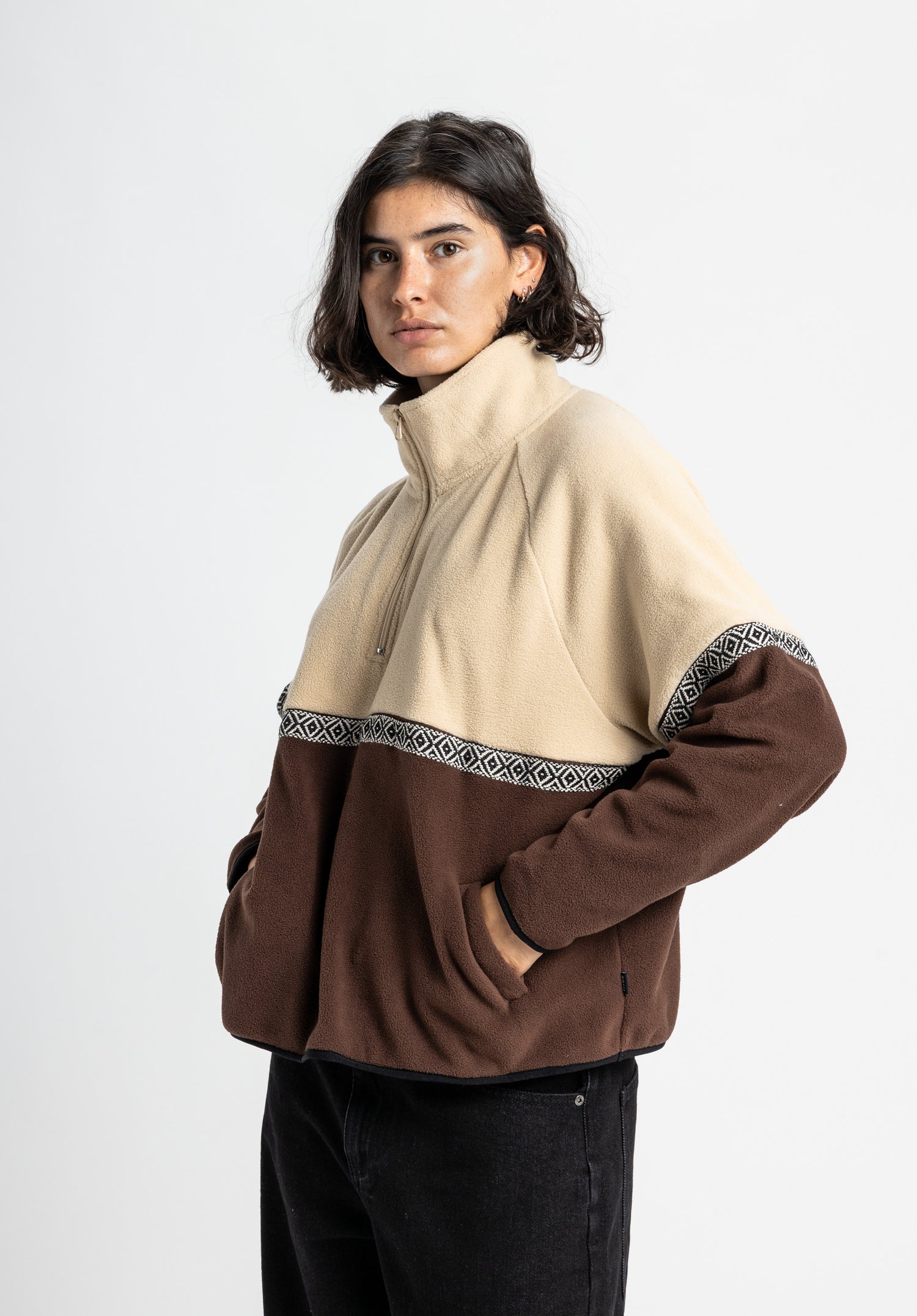 Jalma cream-darkbrown Closeup1 Zoom Image