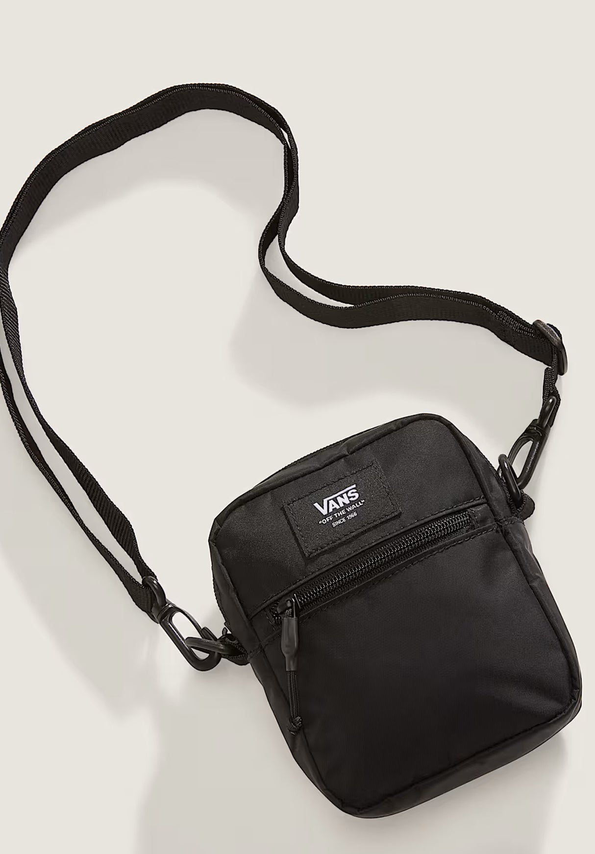 Bail Shoulder Bag black Closeup1