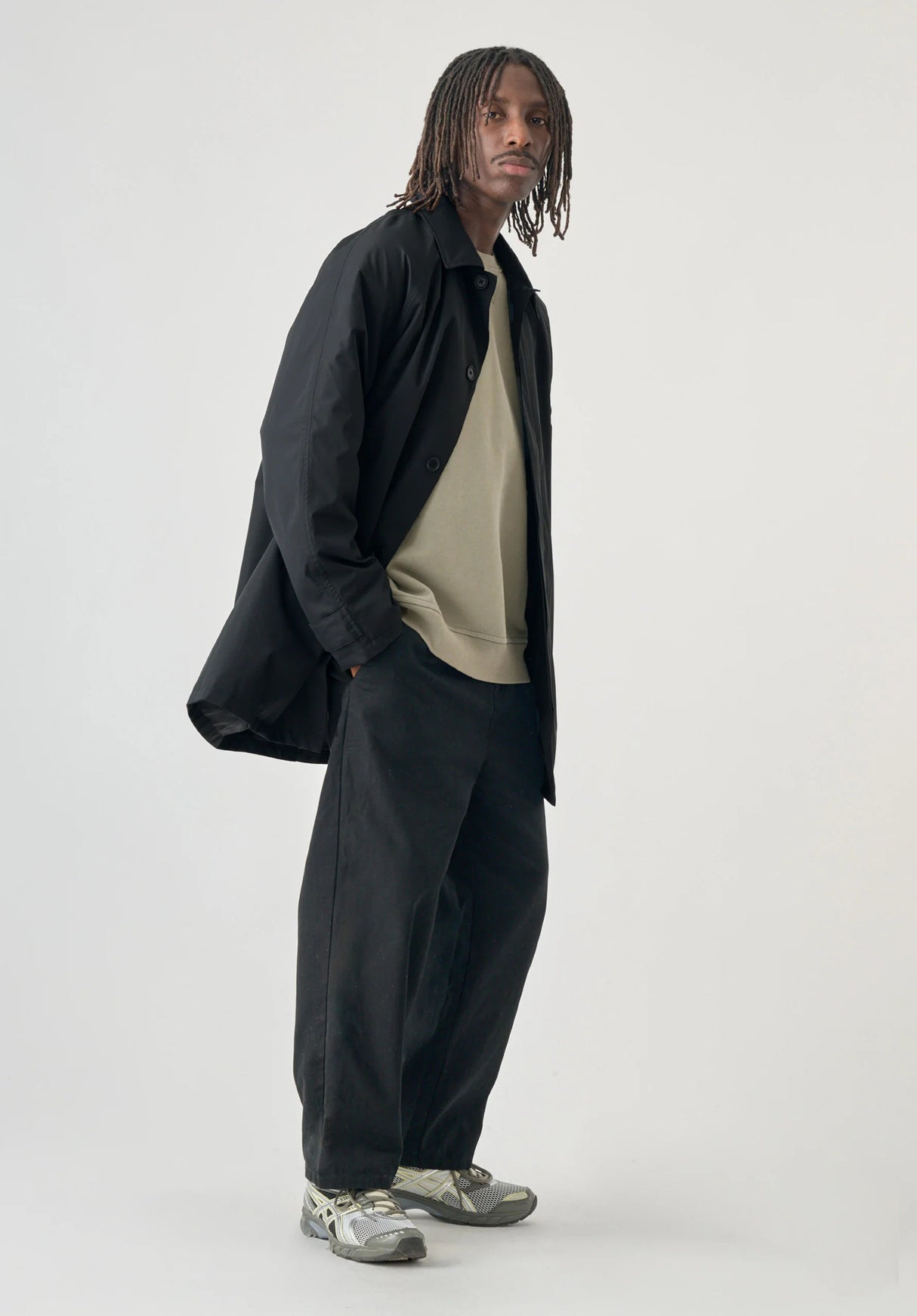 Port Coat black Closeup1