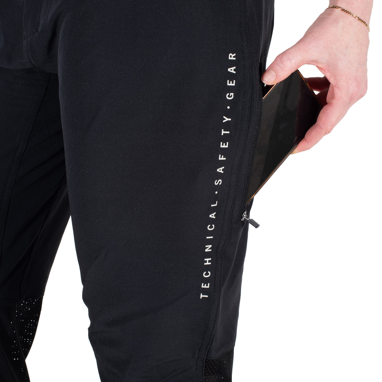 Seen Pants Woman black Closeup2