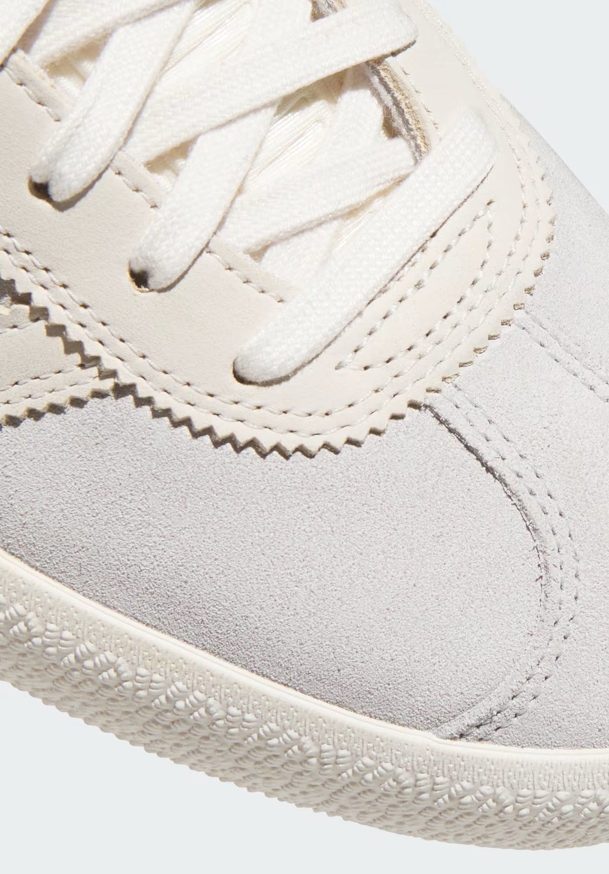 Gazelle ADV greytwo-chalkwhite-gold Closeup2