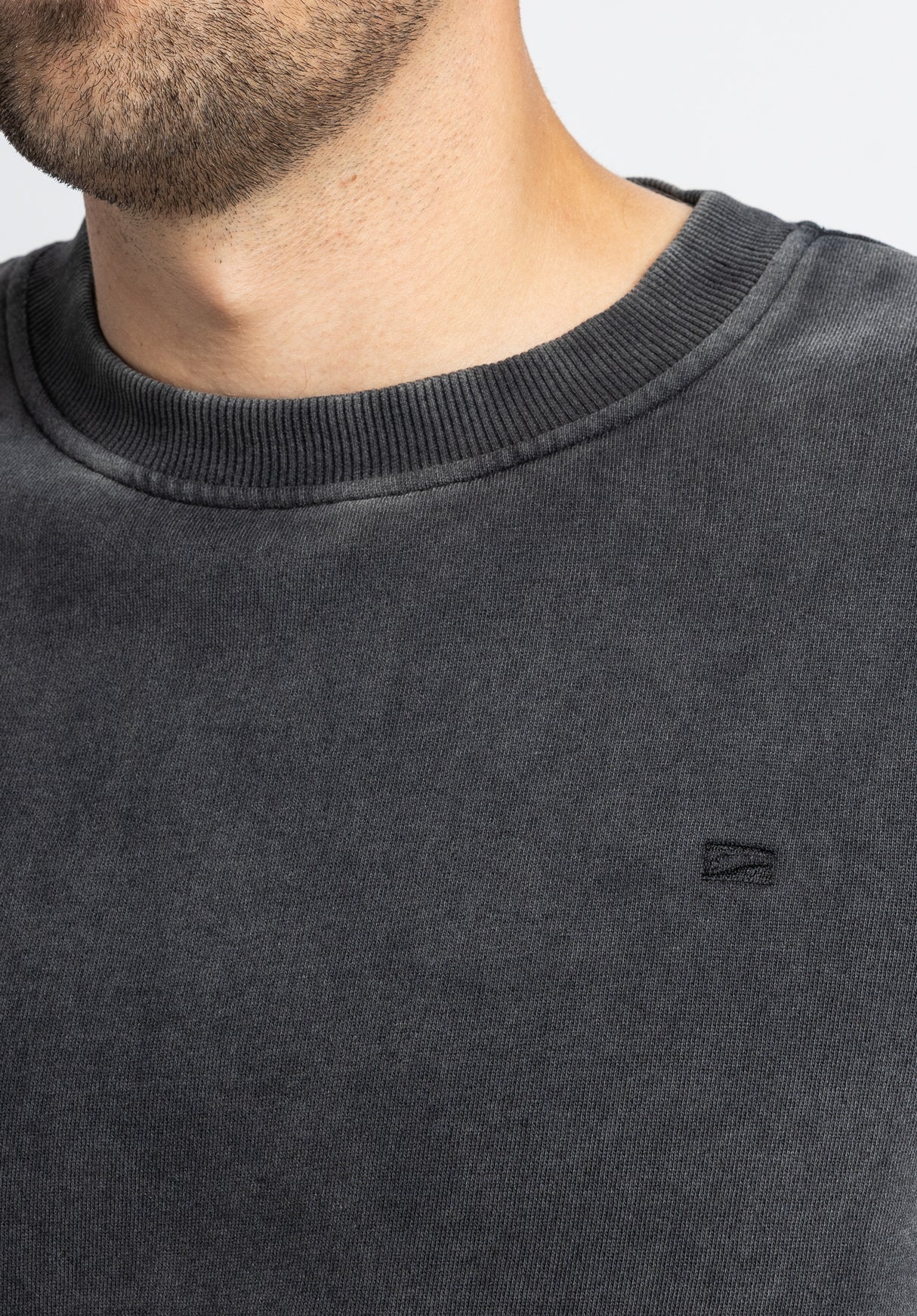 Easy Crew blackfaded Closeup2