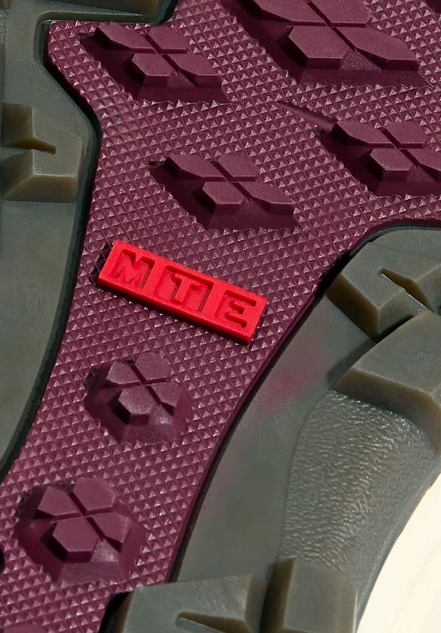MTE Sk8-Hi Gore-Tex Insulated egret Closeup1 Zoom Image