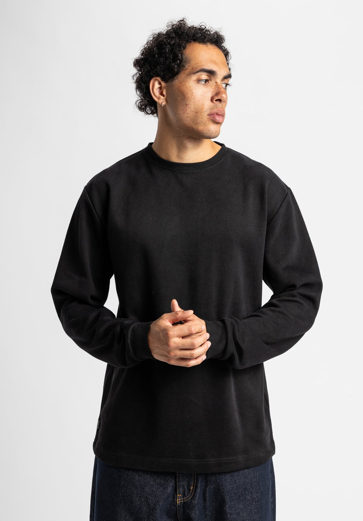 Raw-Longsleeve black Rueckenansicht