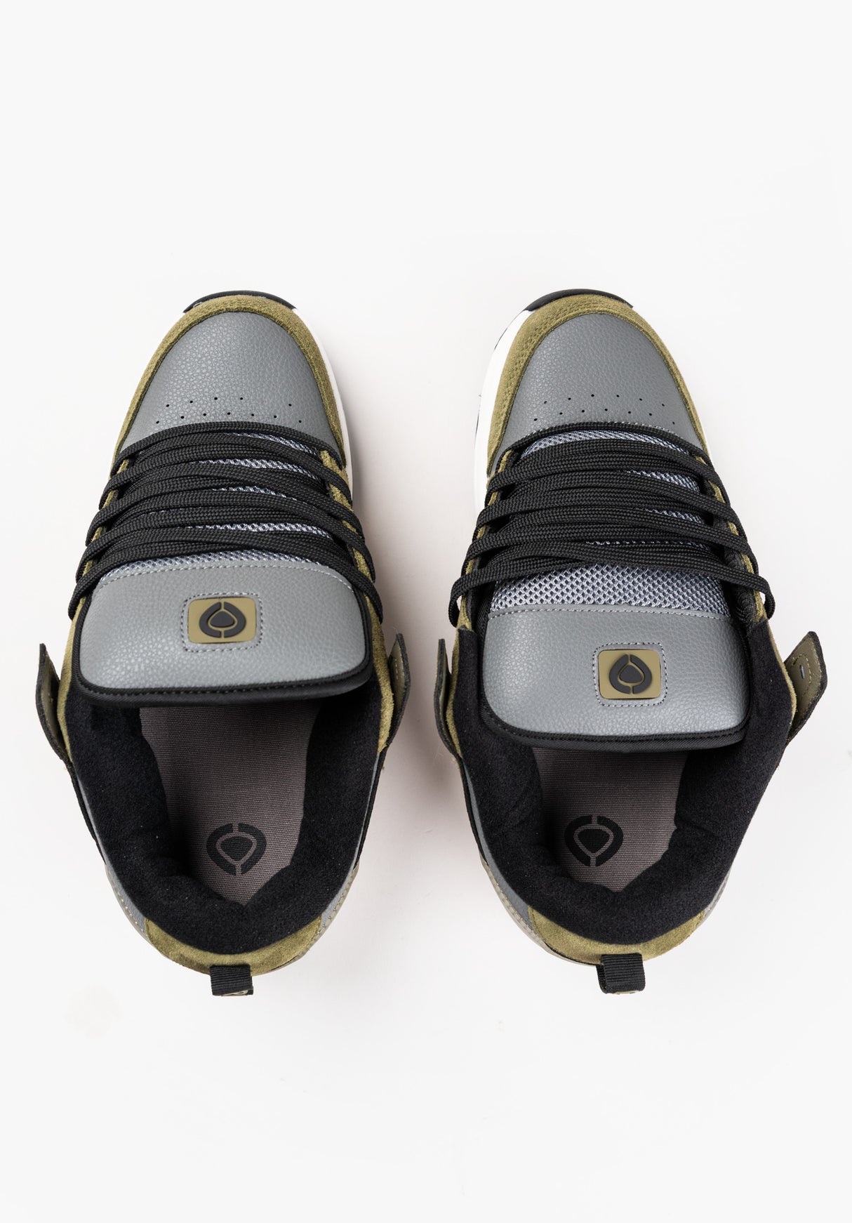 Tave TT military-black-white Closeup2