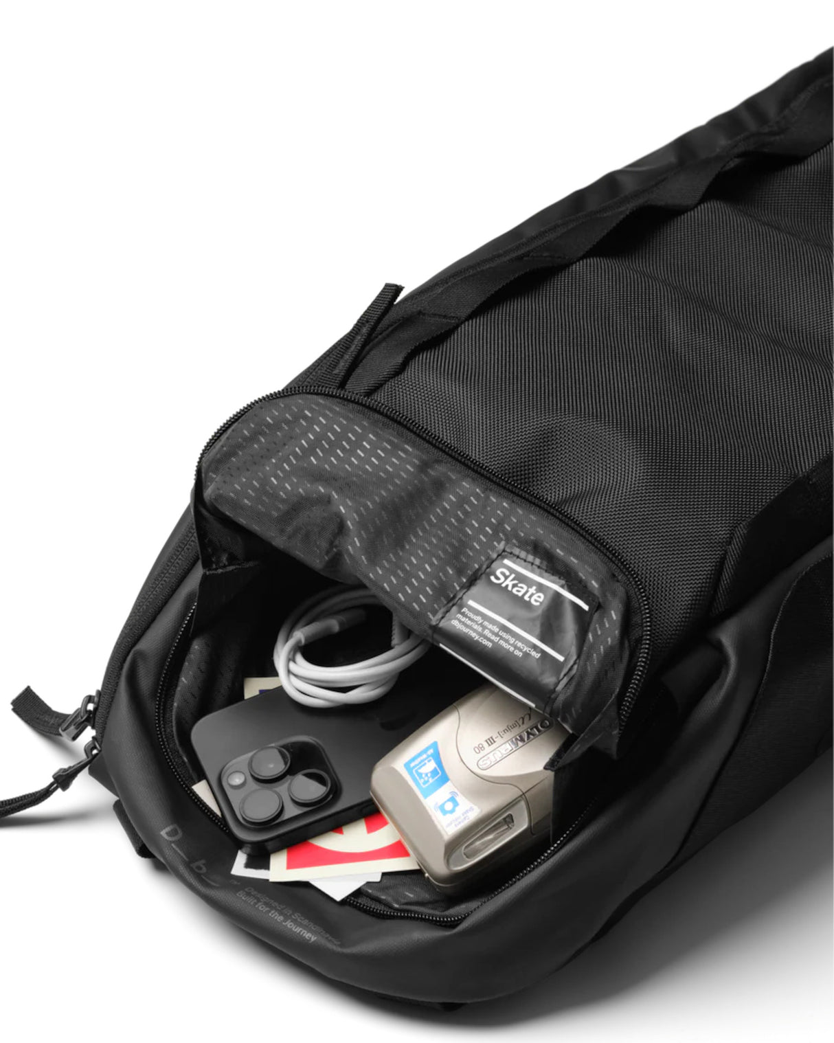 Skate Carrier 32L blackout Seitenansicht