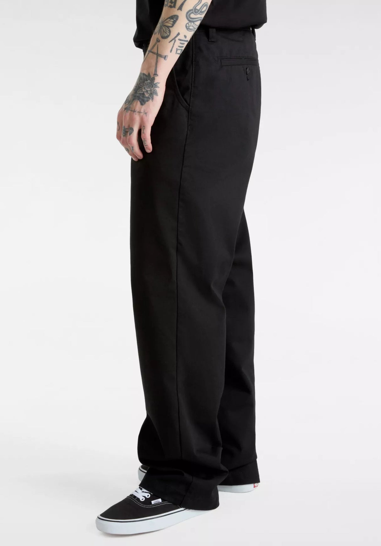 Authentic Chino Loose Pant black Closeup1