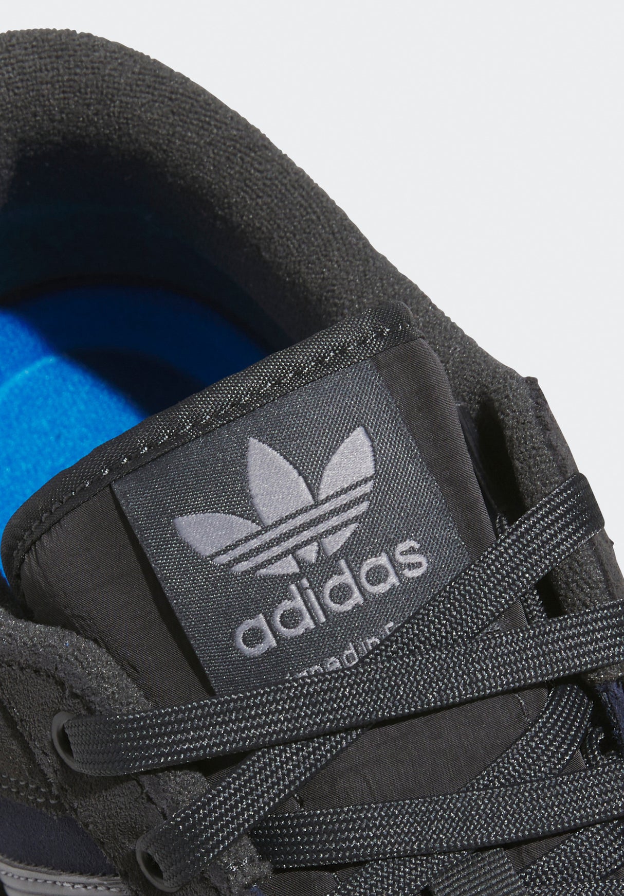 Centennial 85 Low ADV carbon-grey-navy Closeup2