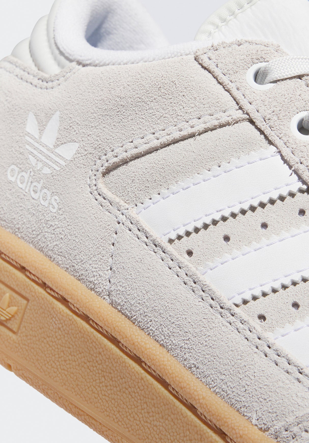 Centennial 85 Low ADV white-white-gum Closeup2
