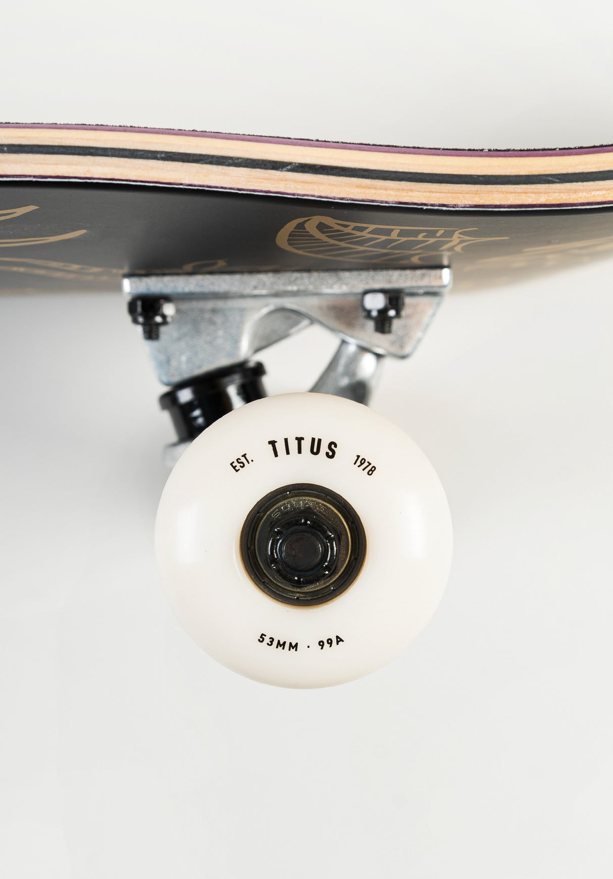 Devil's Head Classic black-gold Closeup2