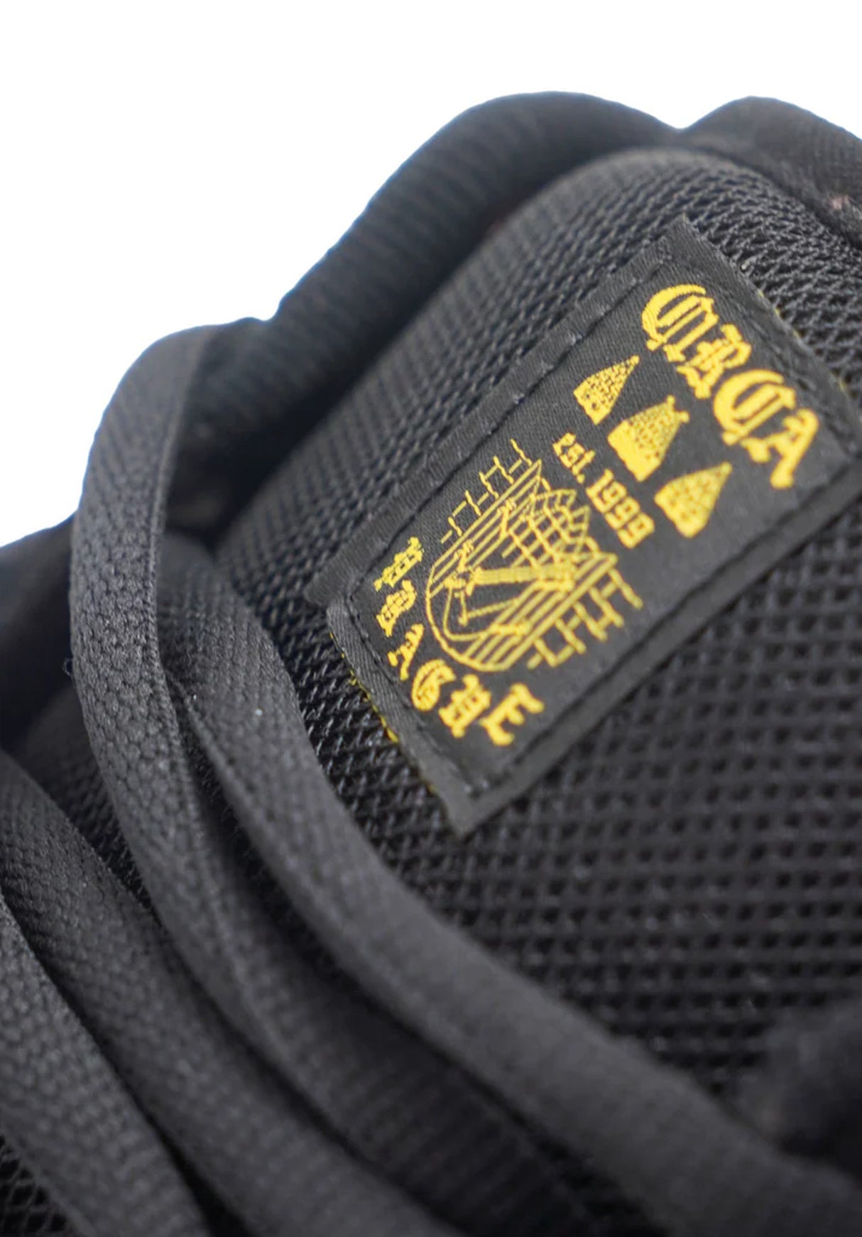 Lopez 50 PRO x Manhole black-white-yellow Closeup2