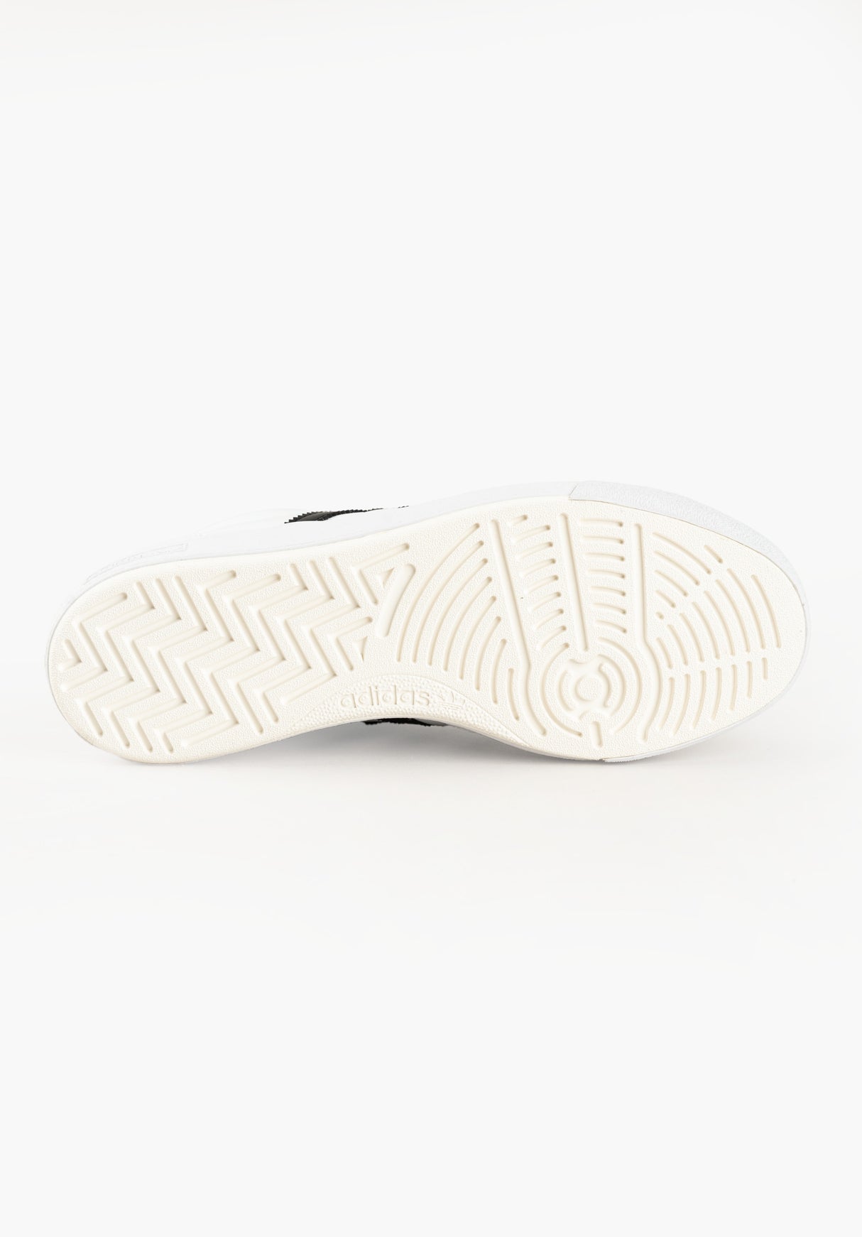 Nora ftwrwhite-coreblack-crystalwhite Closeup1