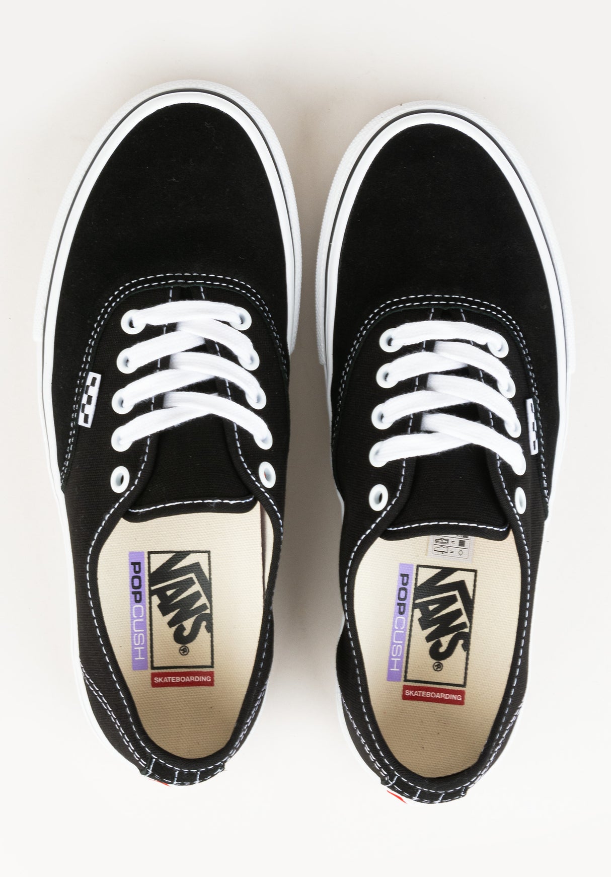 Skate Authentic black-white Close-Up2