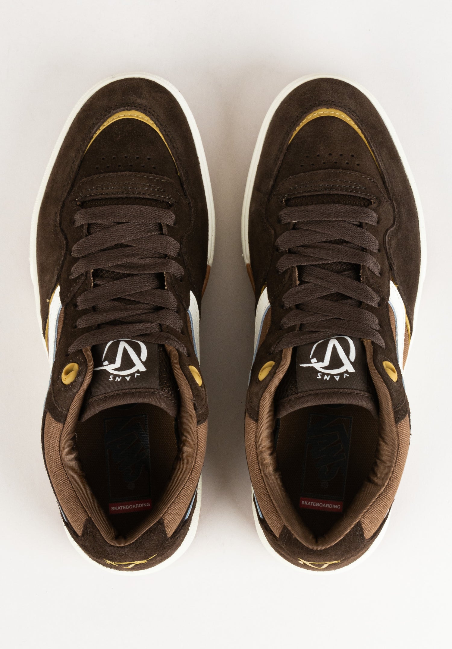 Rowan 2 chocolatebrown Close-Up2 Zoom Image