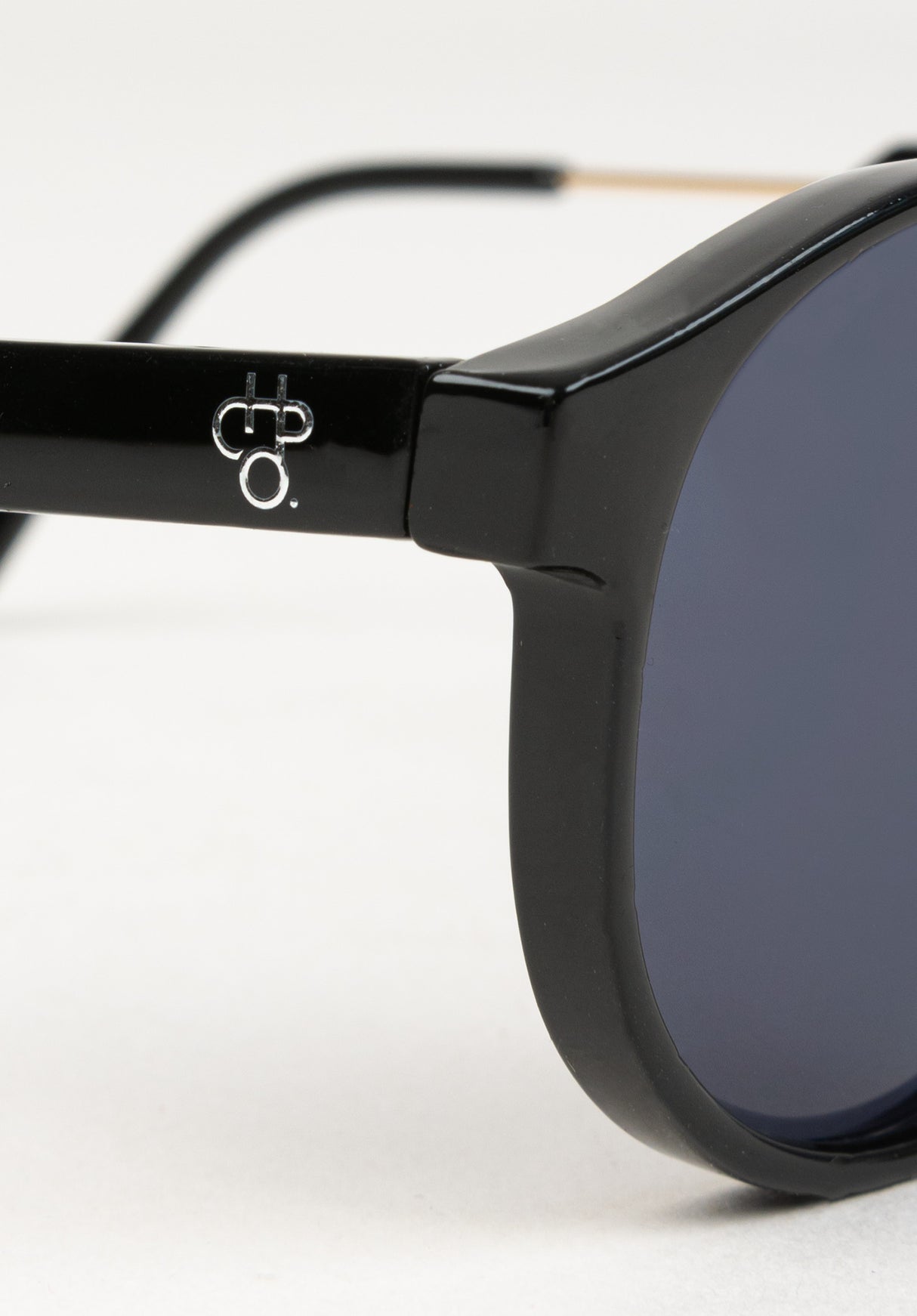 Johan black-black Close-Up1