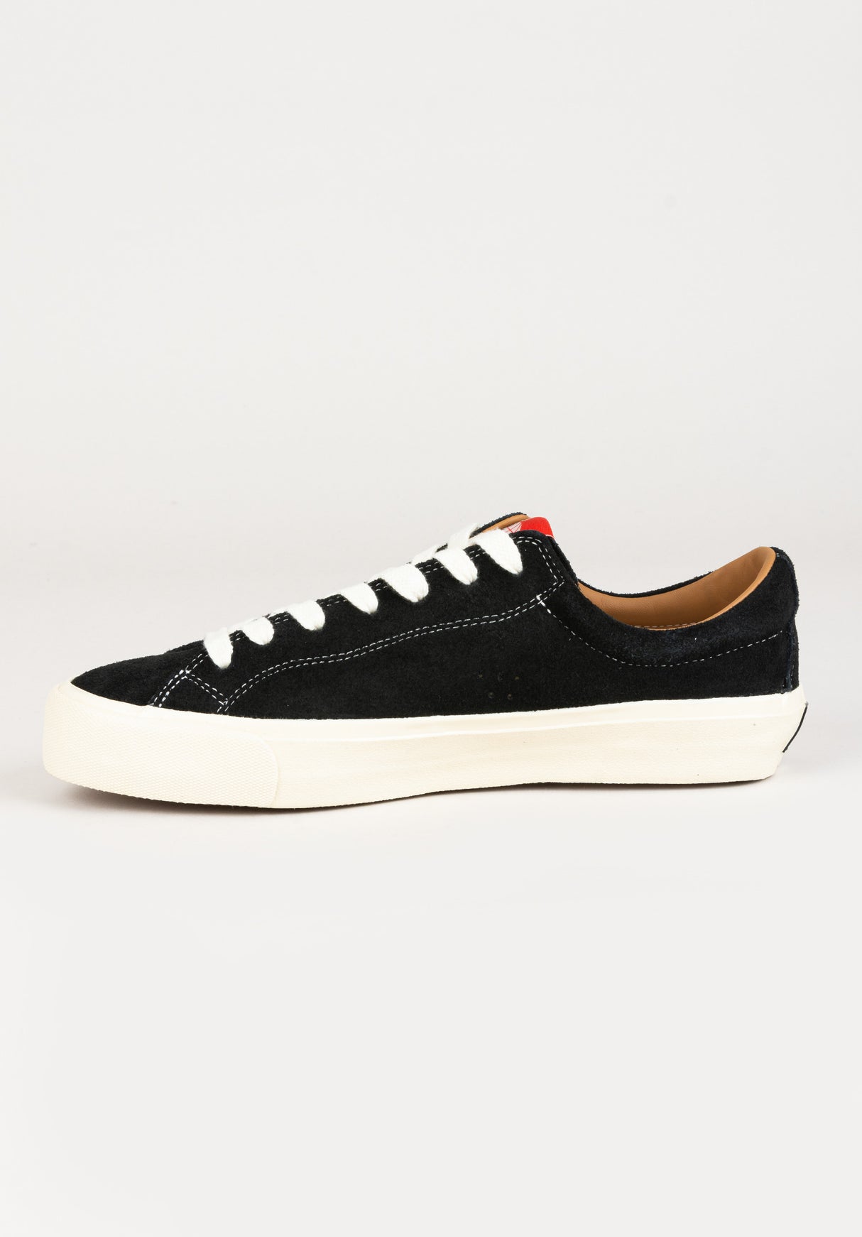 VM003 Suede Low black-white Oberansicht