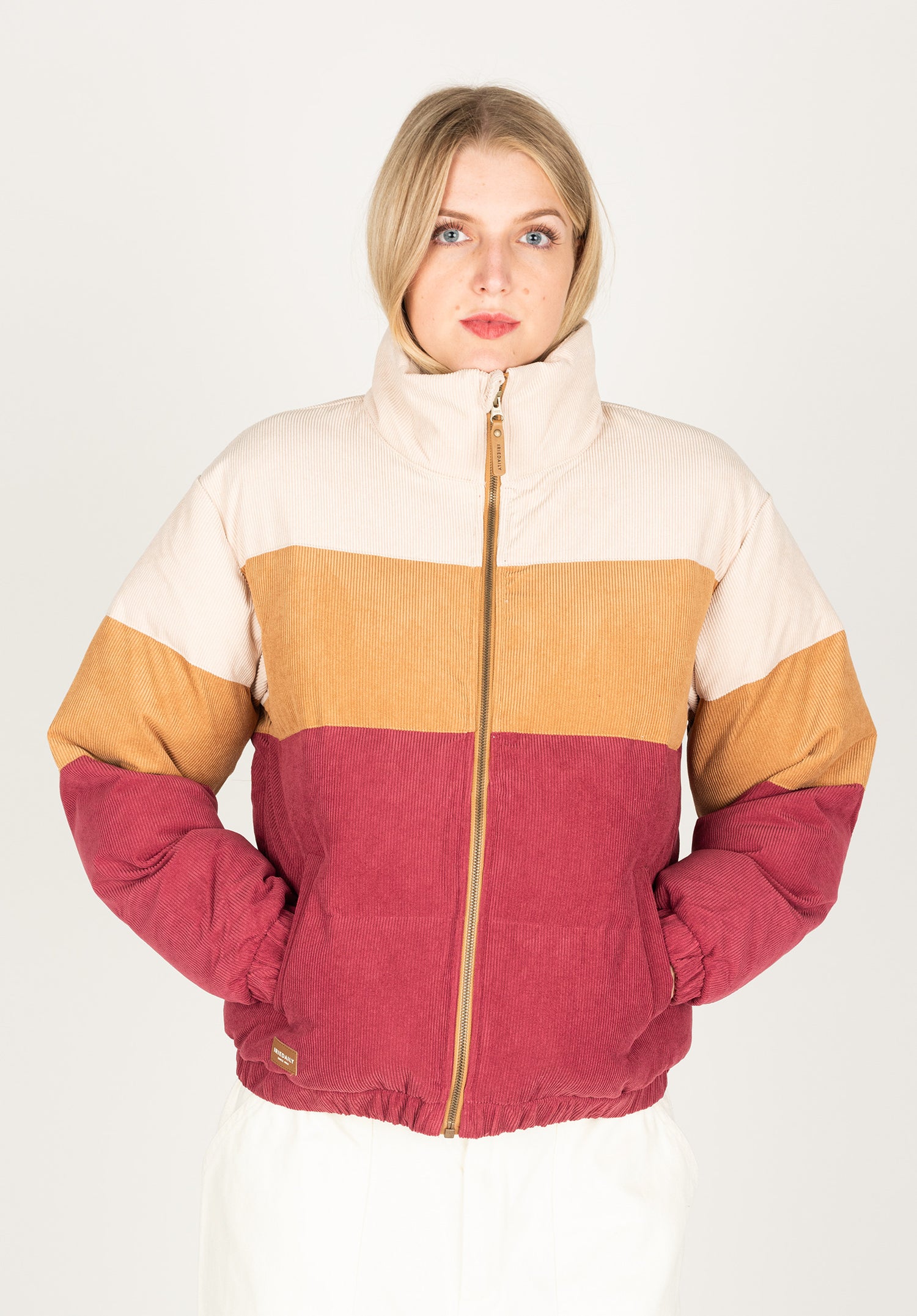 Julia|1.87|M Zoom Image