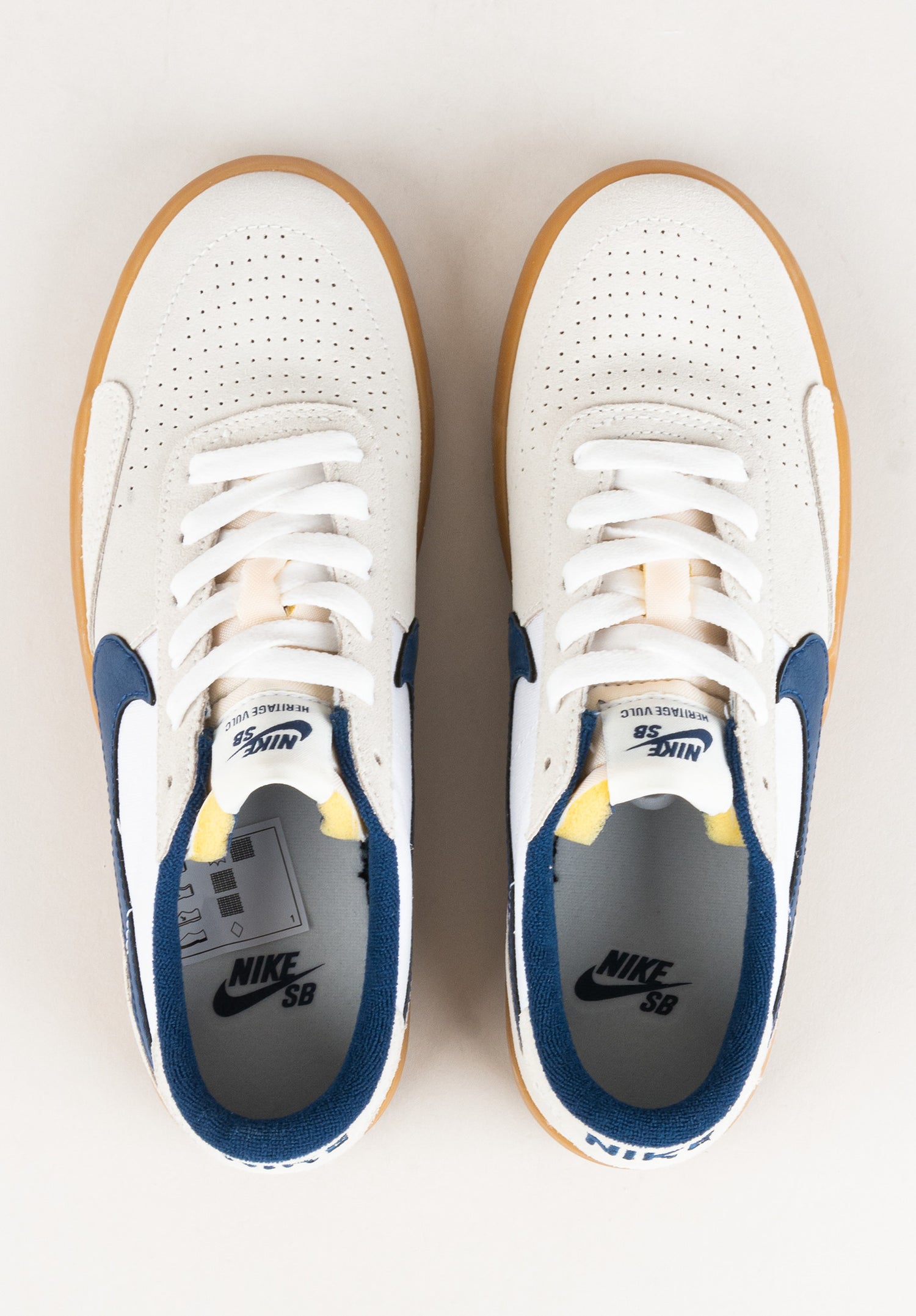 Heritage Vulc summitwhite-navy-gum Close-Up2 Zoom Image