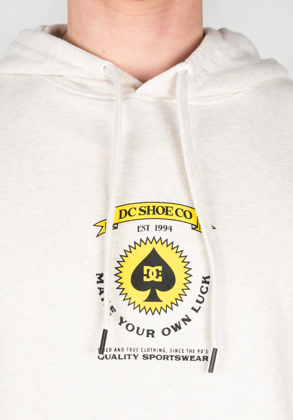 Lucky Hand snowheather Close-Up1