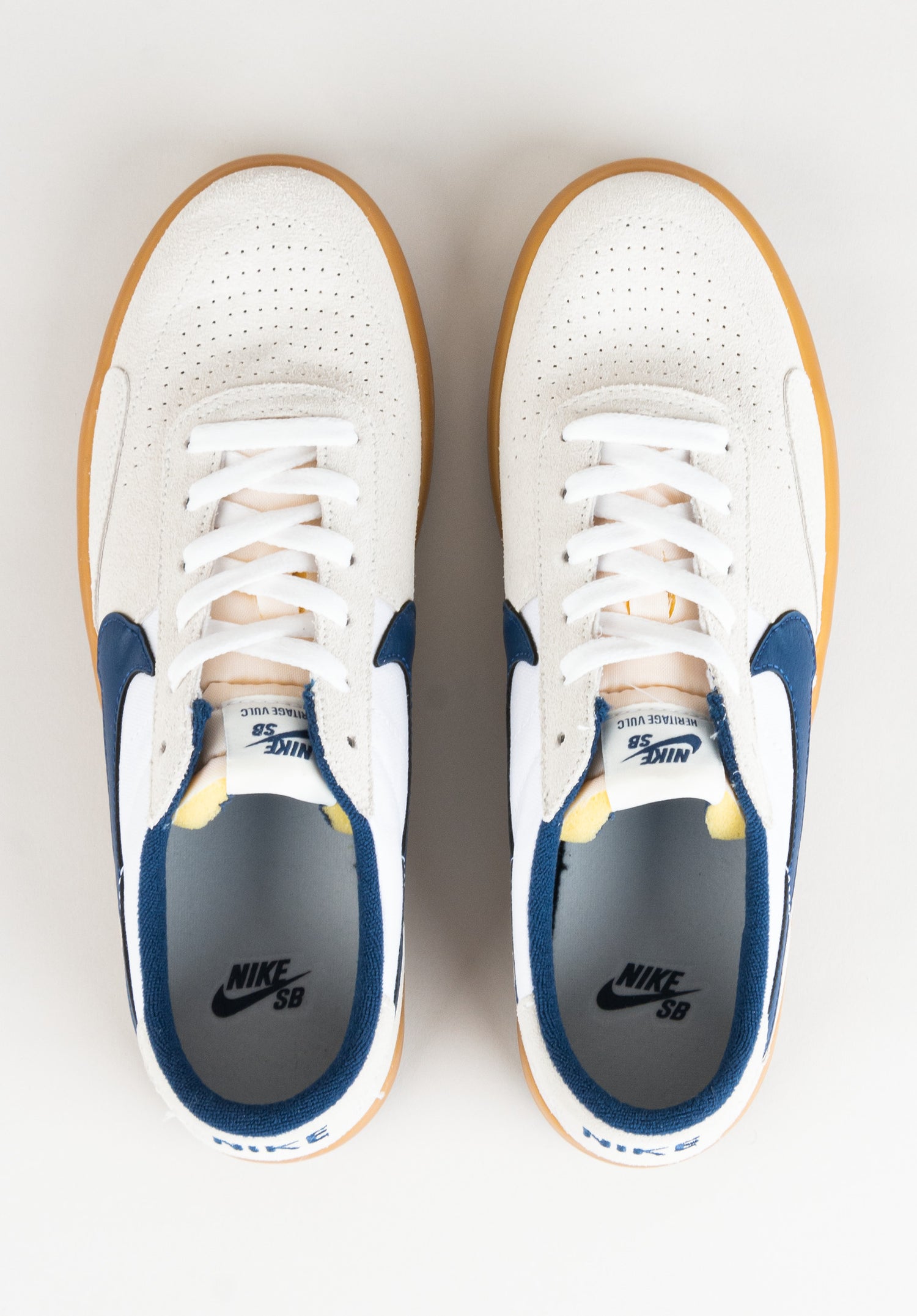 Heritage Vulc summitwhite-navy-white-gumlightbrown Close-Up2 Zoom Image
