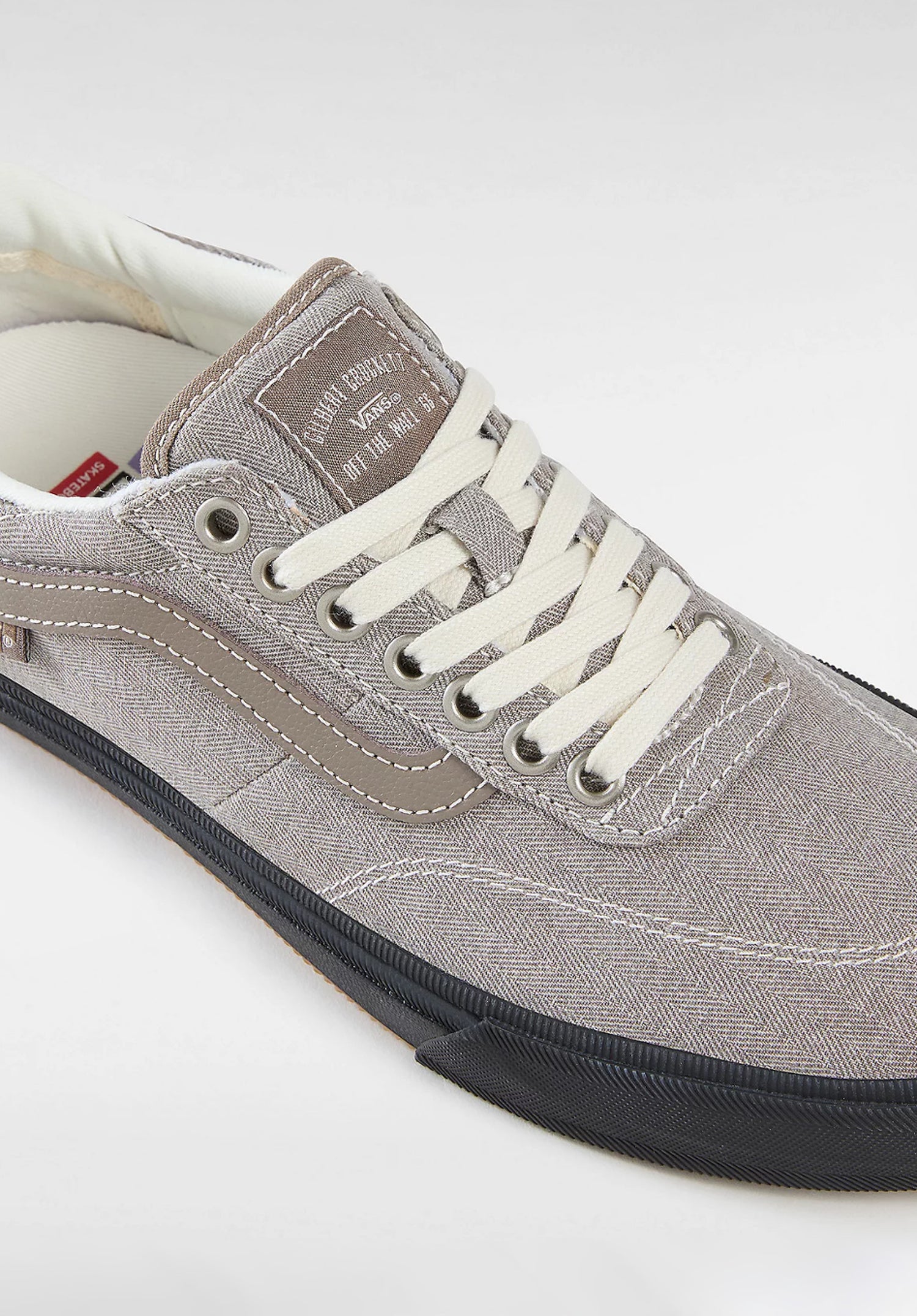 Skate Gilbert Crockett herringboneblack-walnut Closeup2 Zoom Image